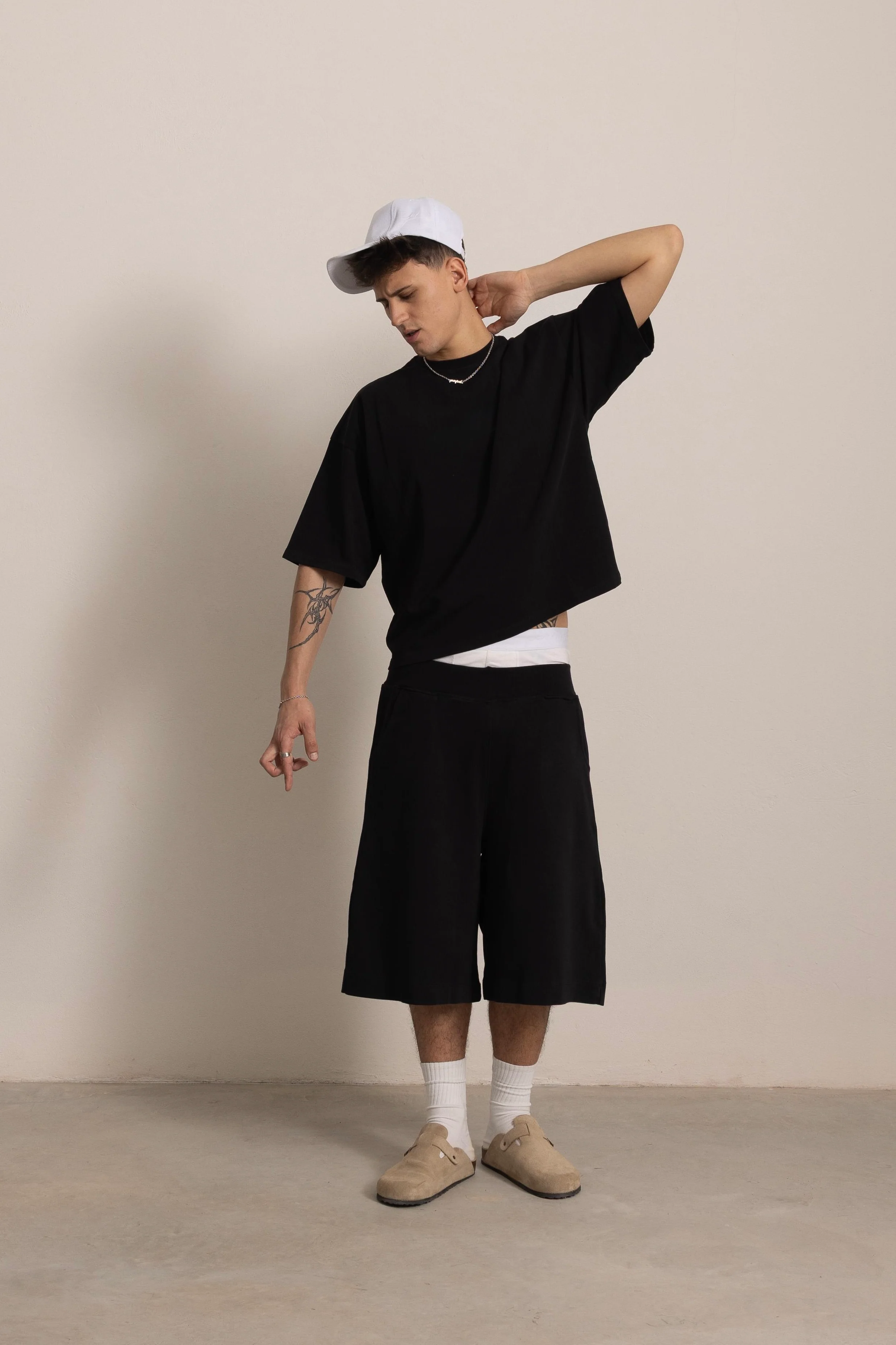 BLACK EVERYDAY TEE - Image 5