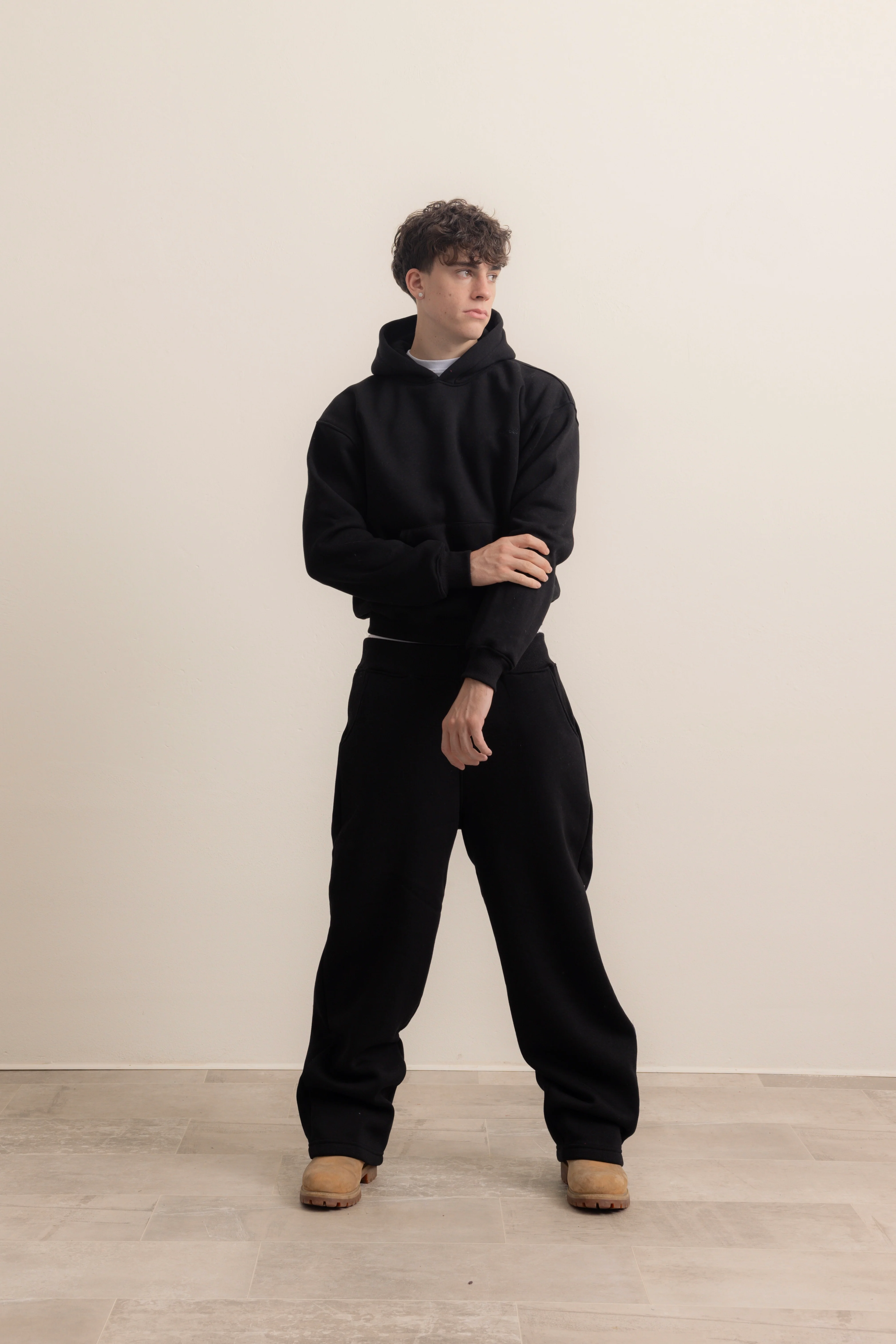 BLACK HOODIE - Image 4