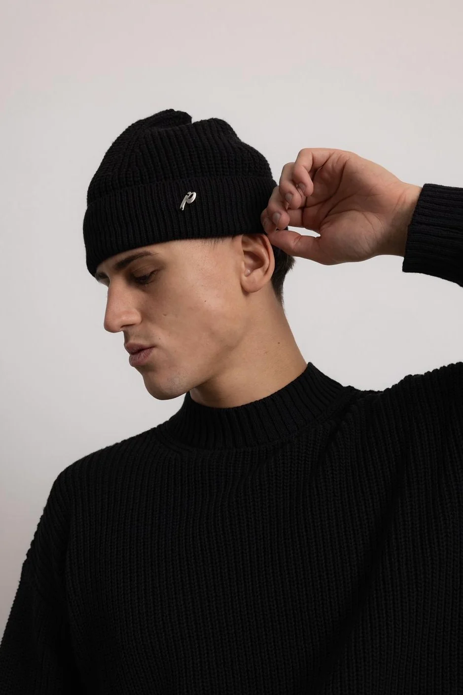 BLACK "P" BEANIE - Image 3