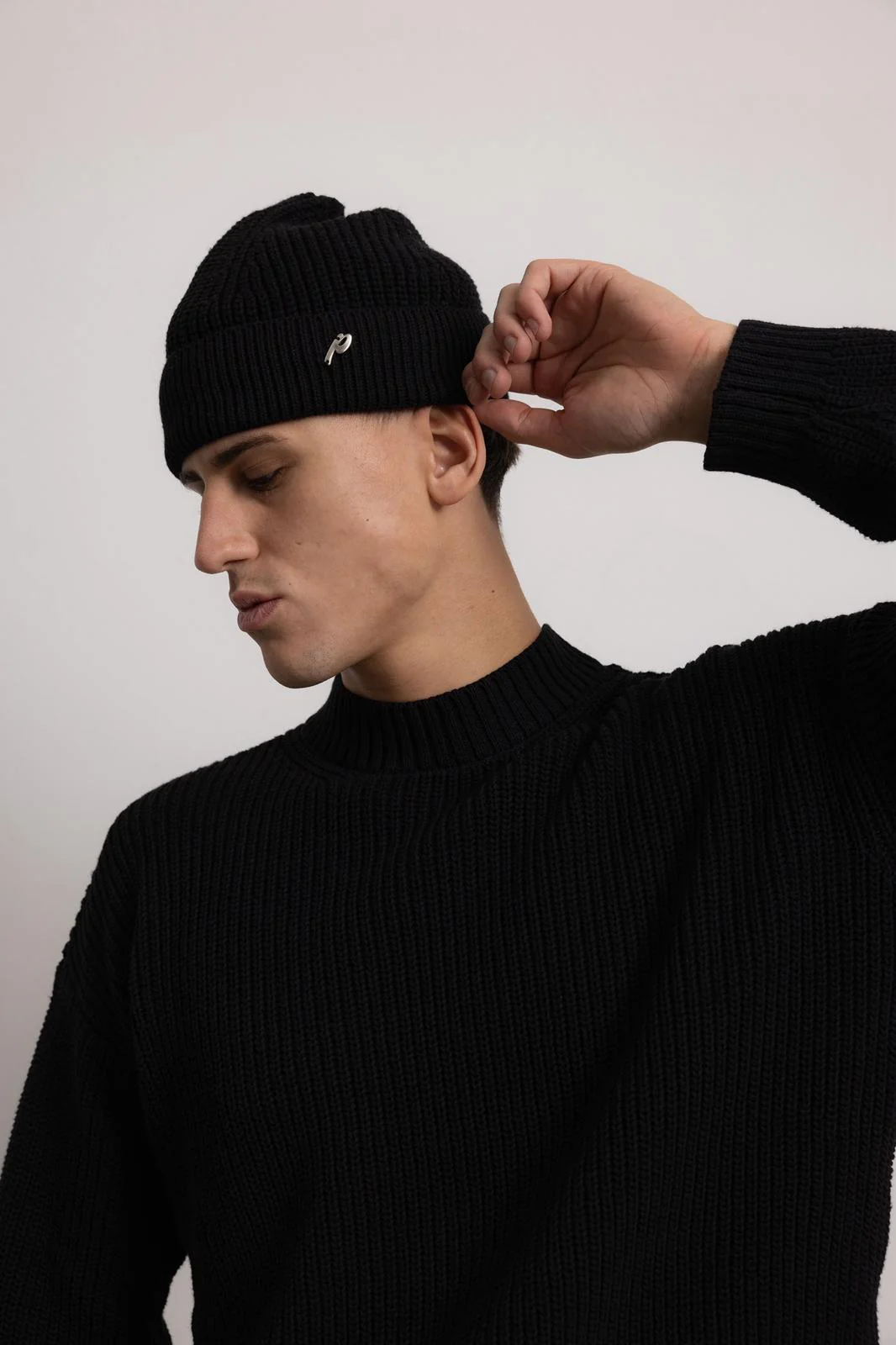 BLACK "P" KNIT - Image 9