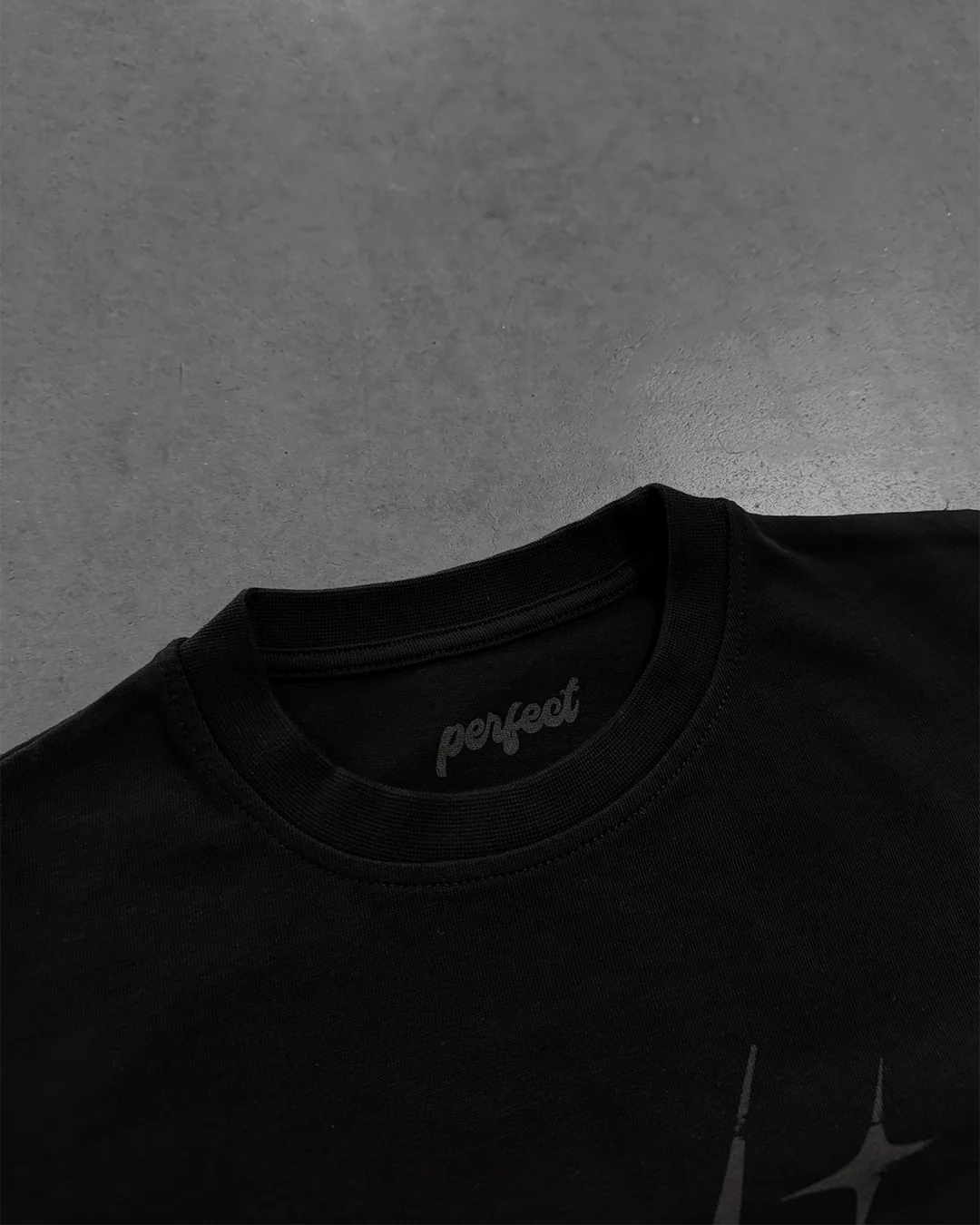 BLACK "P" STAR TEE - Image 3