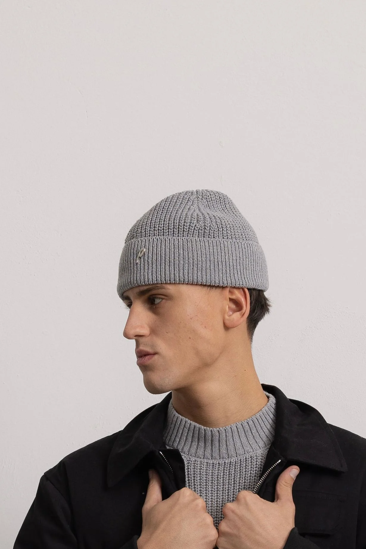GREY "P" BEANIE - Image 3