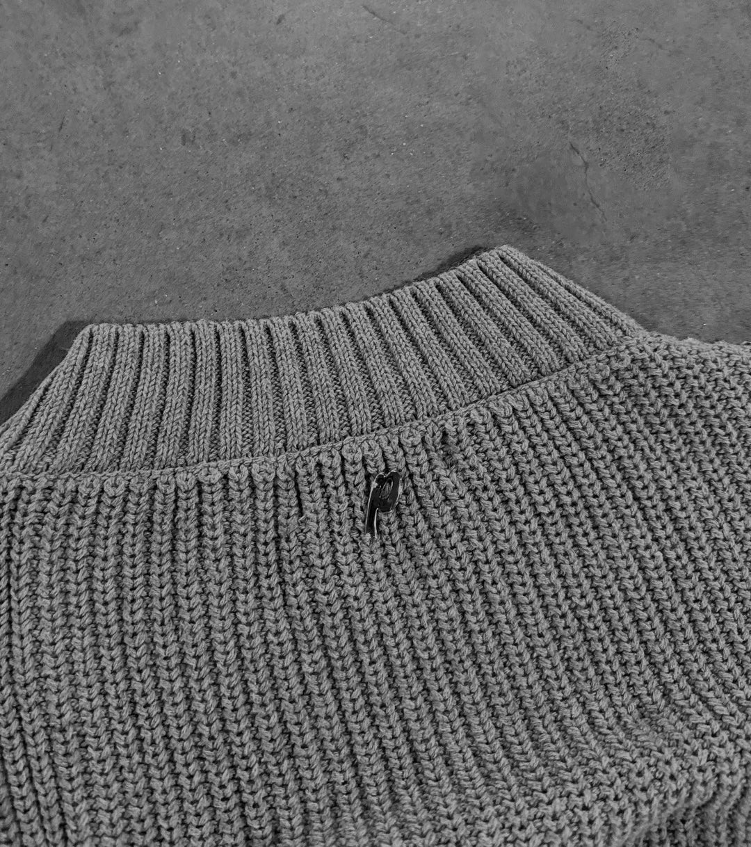 GREY "P" KNIT - Image 3