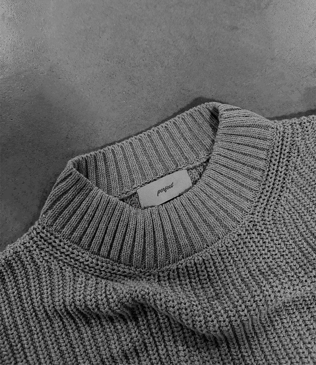 GREY "P" KNIT - Image 5