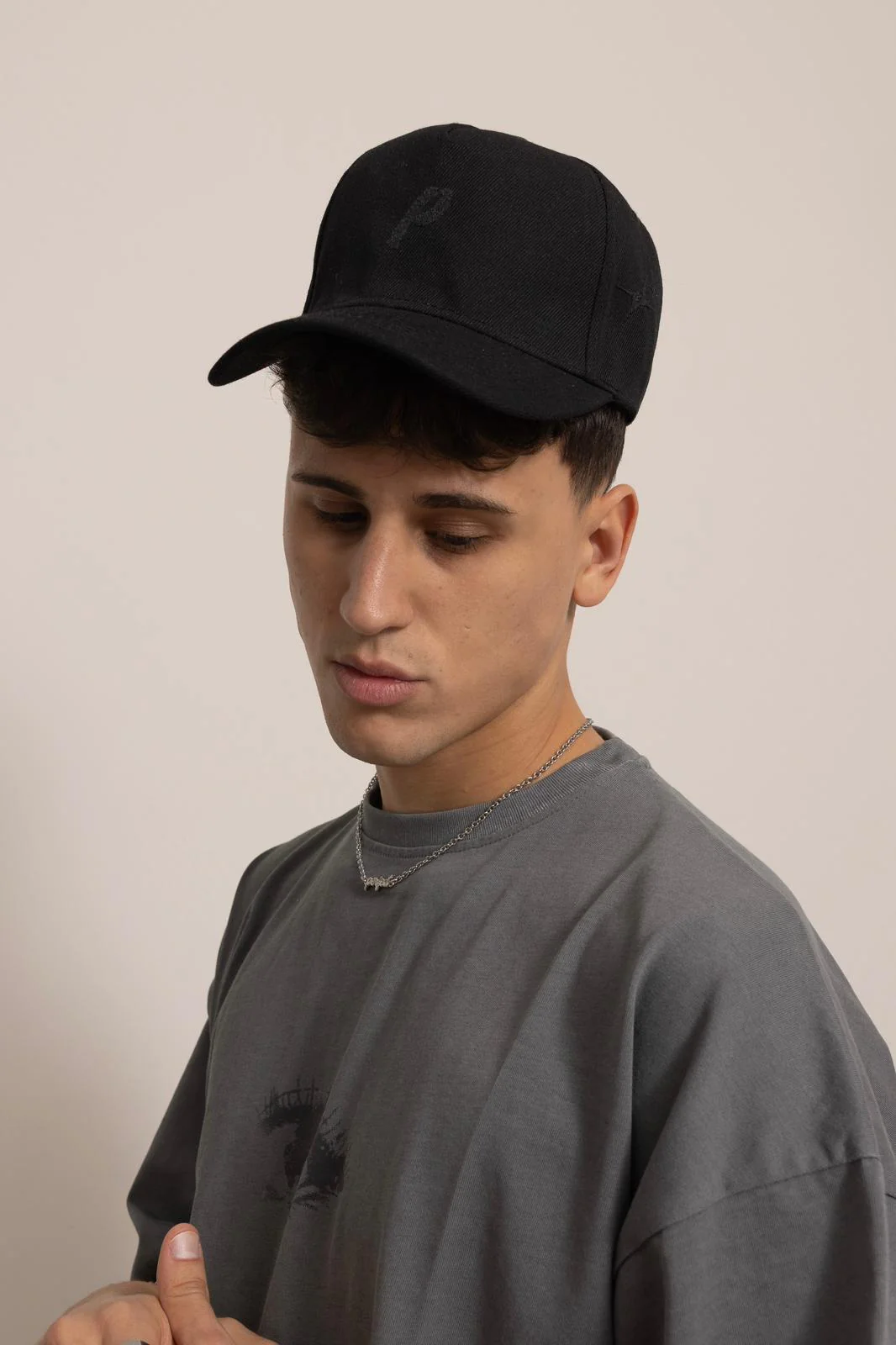 STONE GREY "P" VISION TEE - Image 6