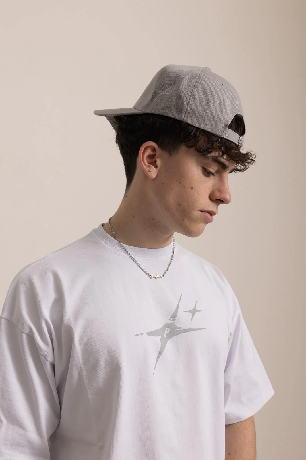 WHITE "P" STAR TEE - Image 7